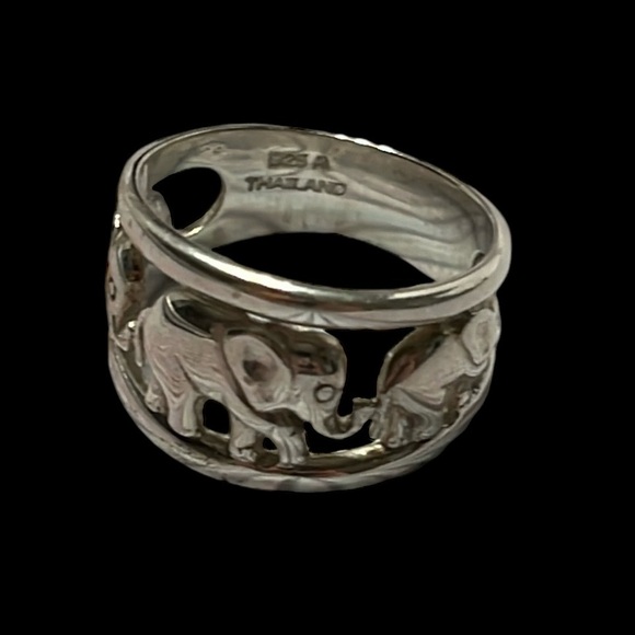 Vintage 925A Thailand Sterling Silver Open Pattern Elephant Ring. Size 8 - Picture 2 of 6